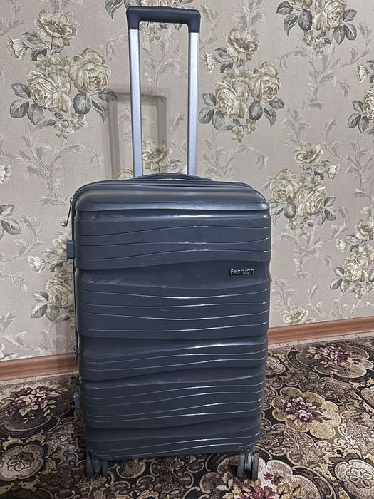 Чемодан, средний, серый