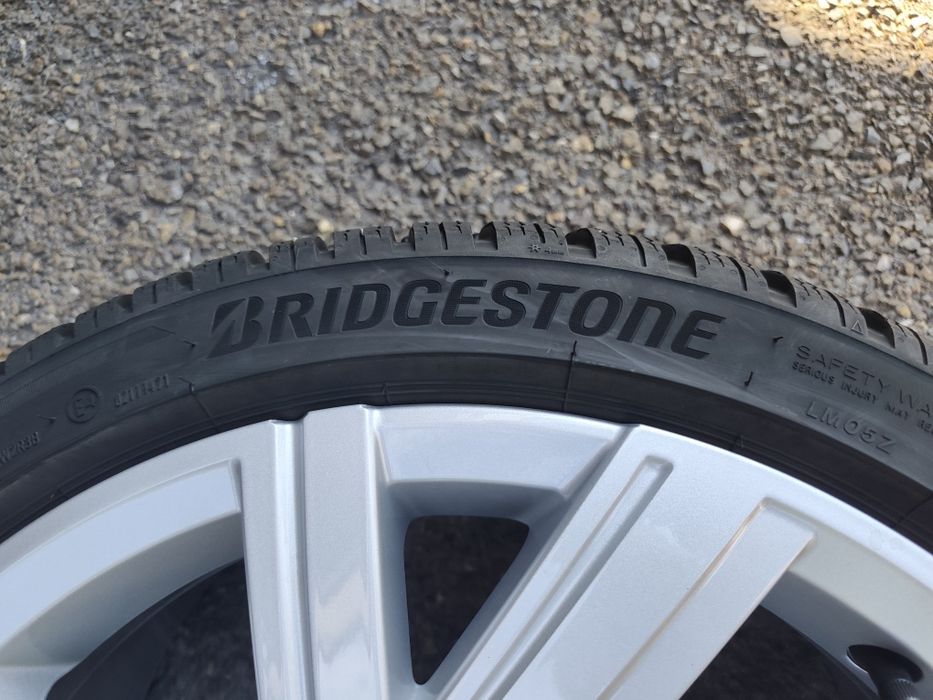 225/40/18" 4бр Bridgestone blizzak lm005,dot2725,7mm
