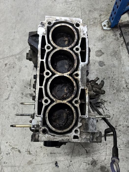 Блок за Peugeot , Citroen , Fiat 2.0 16V Бензин RFN