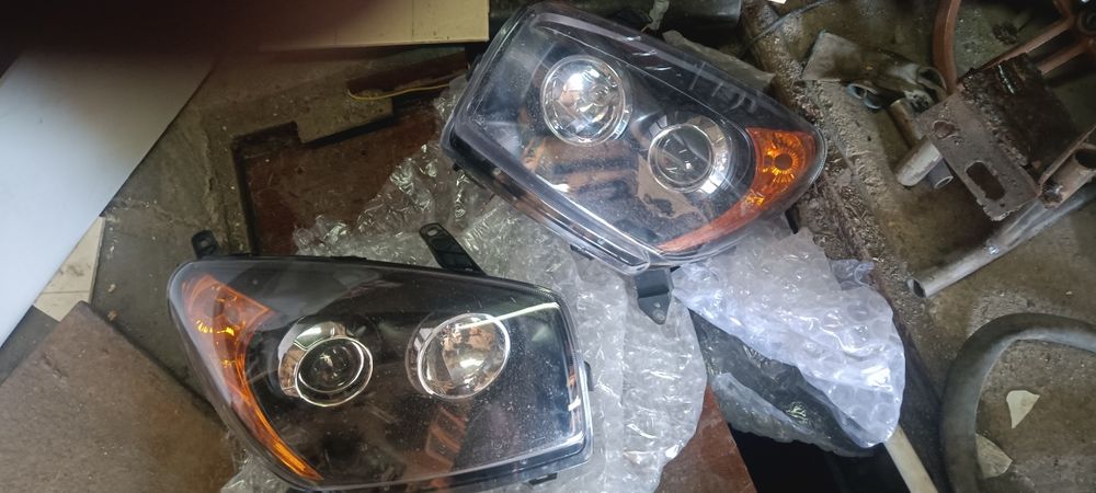 Продам фары rav4ll