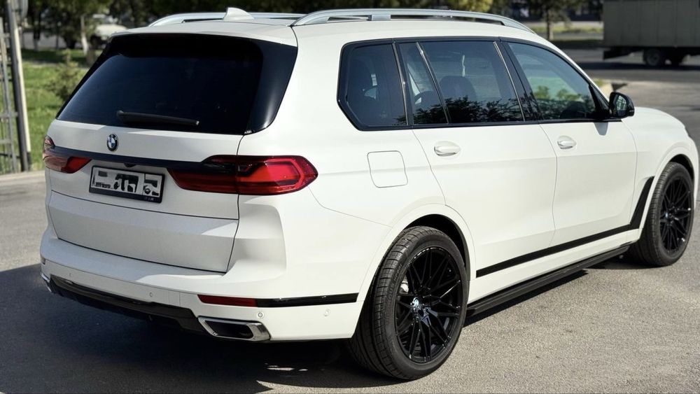 Продам оригинальные бамперы от BMW X7