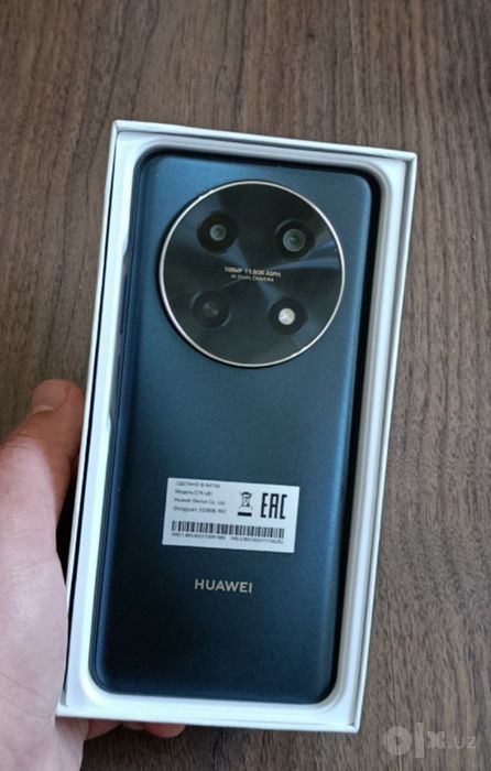 Huawei nova 12i.