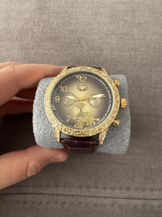 Ceas de vanzare maro