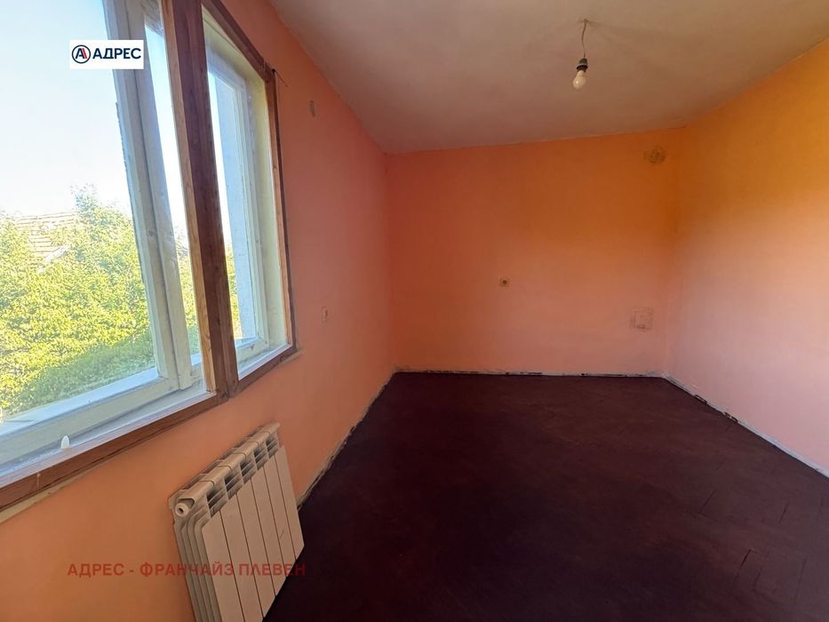 Продава се Къща в Враца, Студентски град - 100 кв.м за 333 €/кв.м - Снимка #2