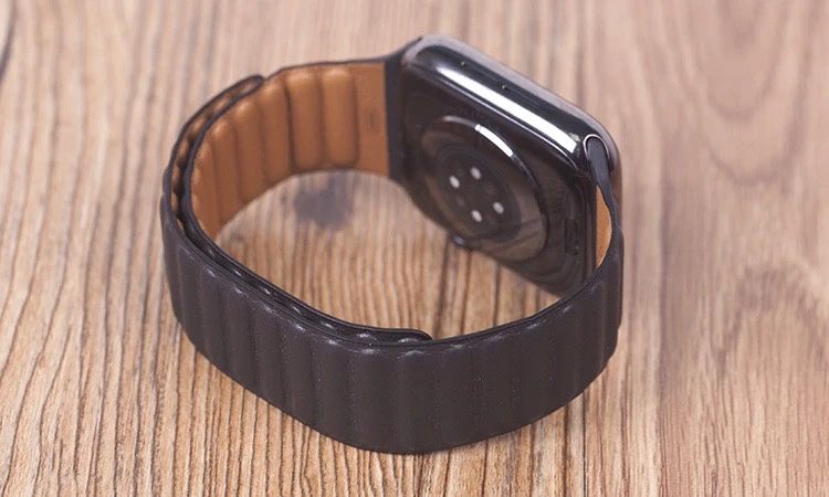 Кожена каишка с магнитно закопчаване за Apple Watch ULTRA/SE/10/9/8/7