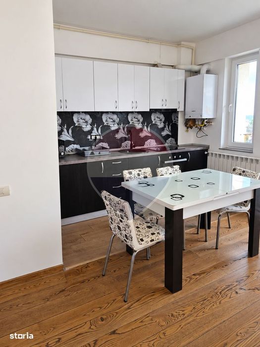 Apartament cu 3 camere de vânzare în zona Est
