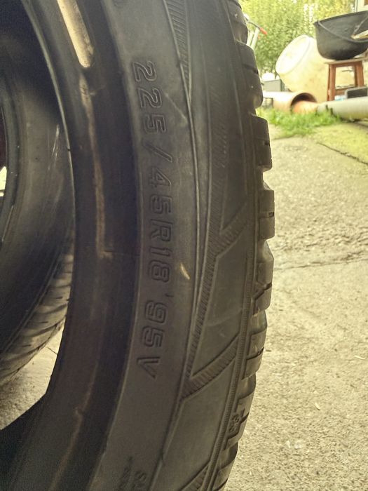 Anvelope iarna Falken Eurowinter HS01 225/45R18