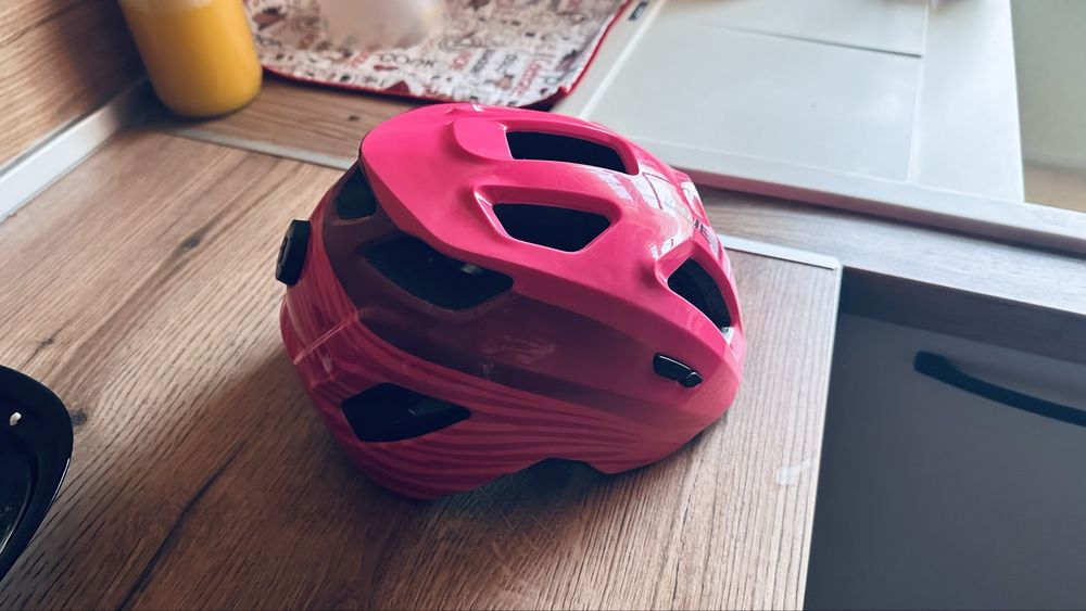 Детска каска Cube Fink с 11 вентилационни отвора