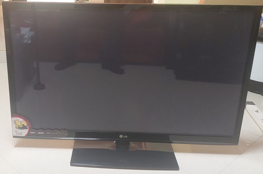 Vând TV LG  140 cm