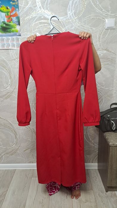 Платье новое продам