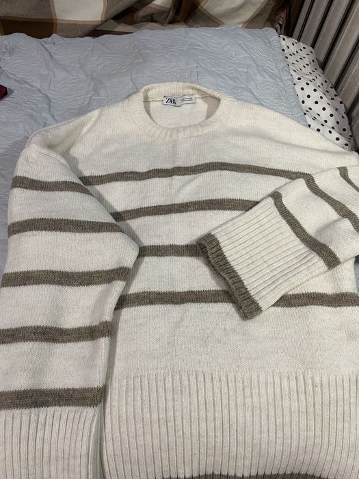 Беживый свитер Zara