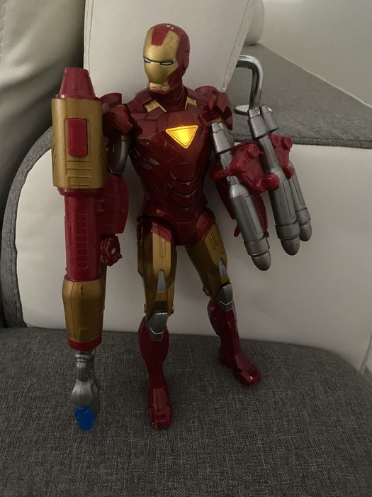 Iron man jucarie intervativa cu accesorii