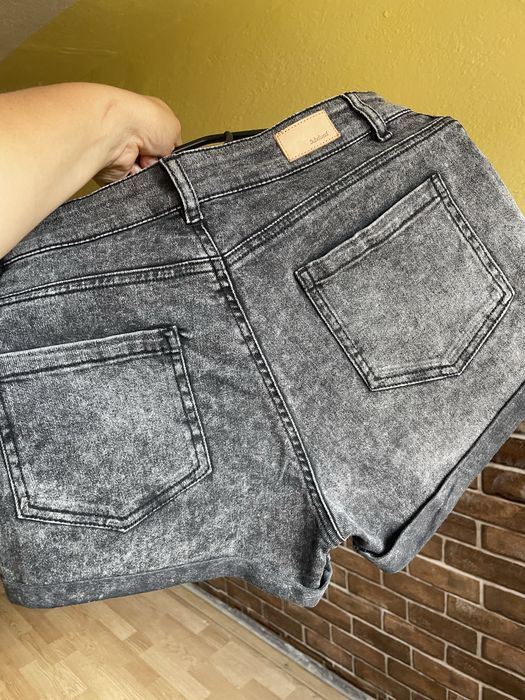 Blugi scurti , marimea M