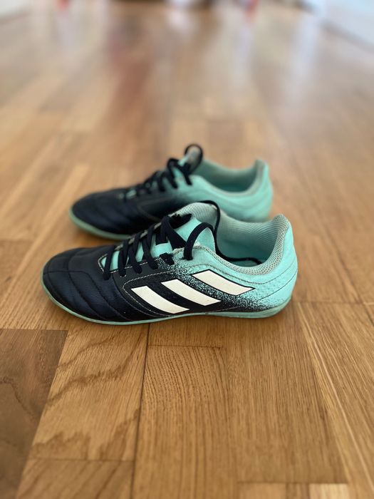 обувки за футбол Адидас 33 номер