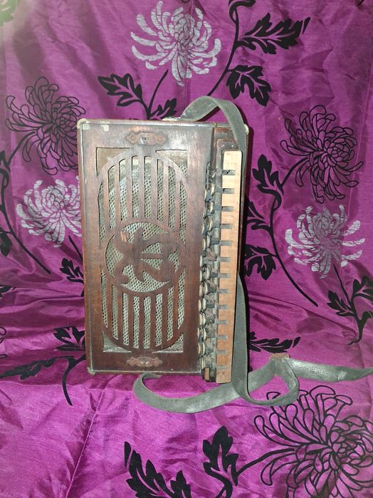 Старинен акордеон