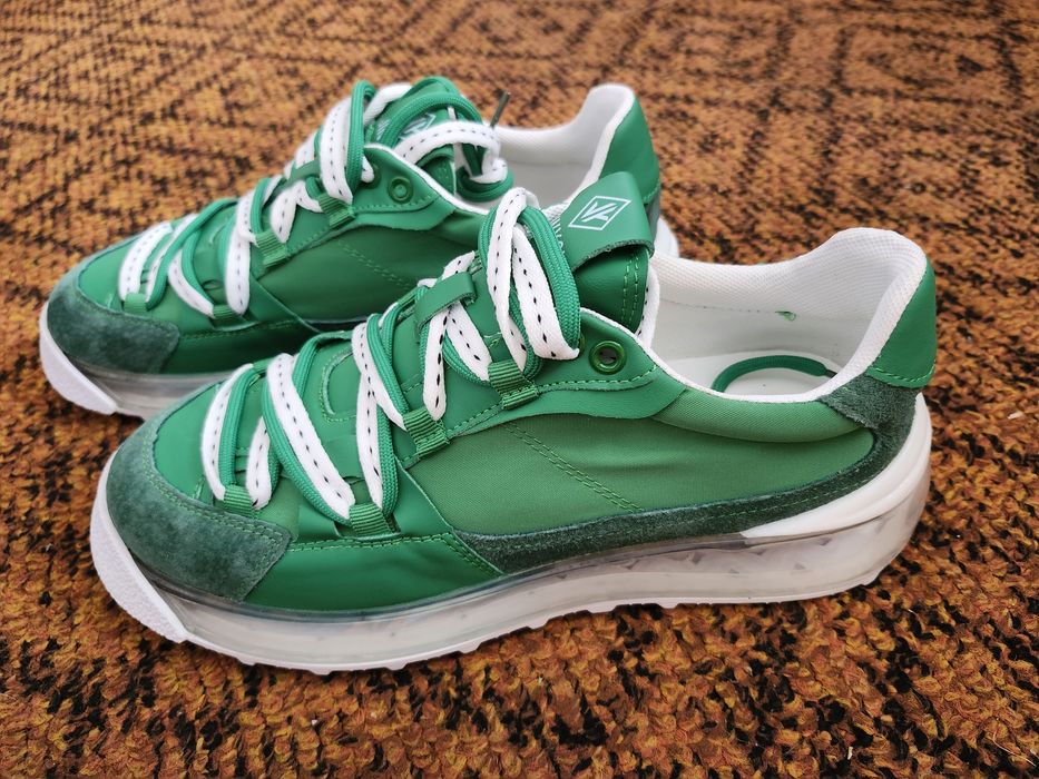 Кроссовки продам НОВЫЕ