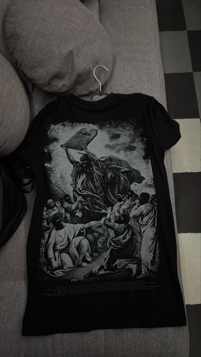 Продавам дрехи на Луда