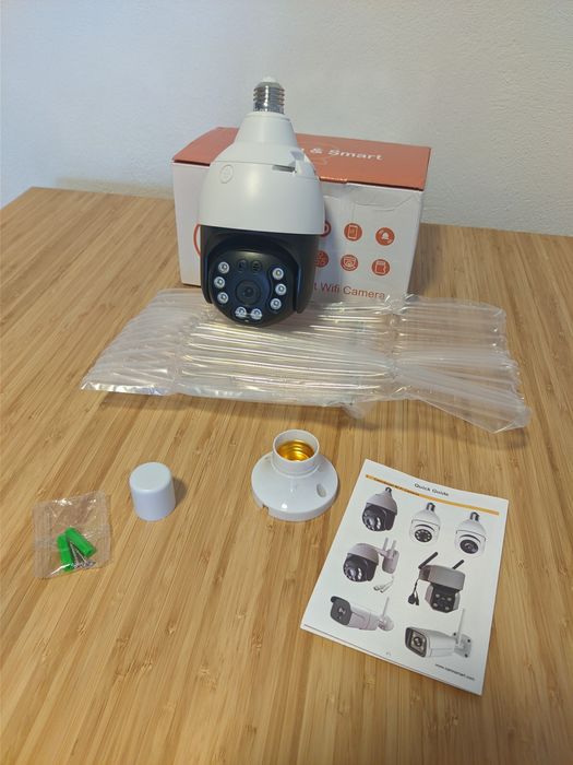 Cameră supraveghere wireless cu soclu