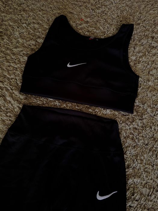 Дамски екипи Nike рипс