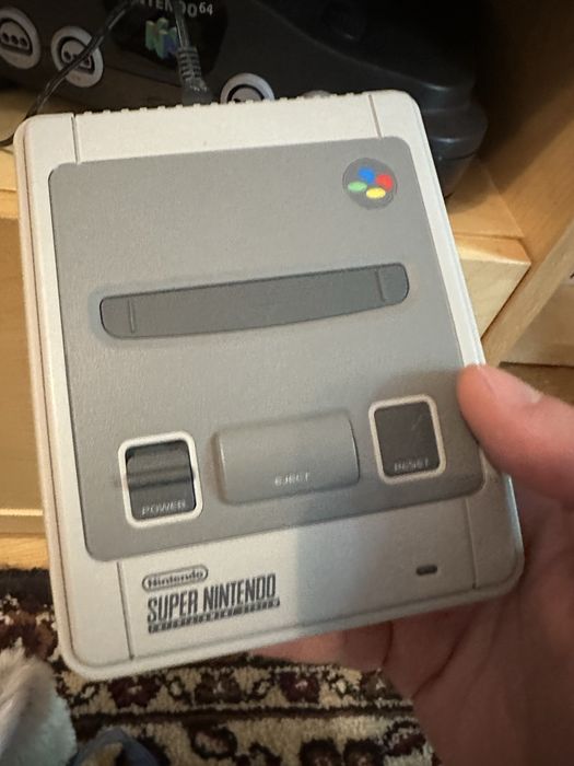 Consola super nintendo classic mini in cutie. Vine cu ambele joystickuri
