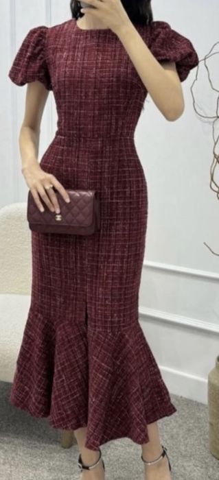 Бордовое твидовое платье