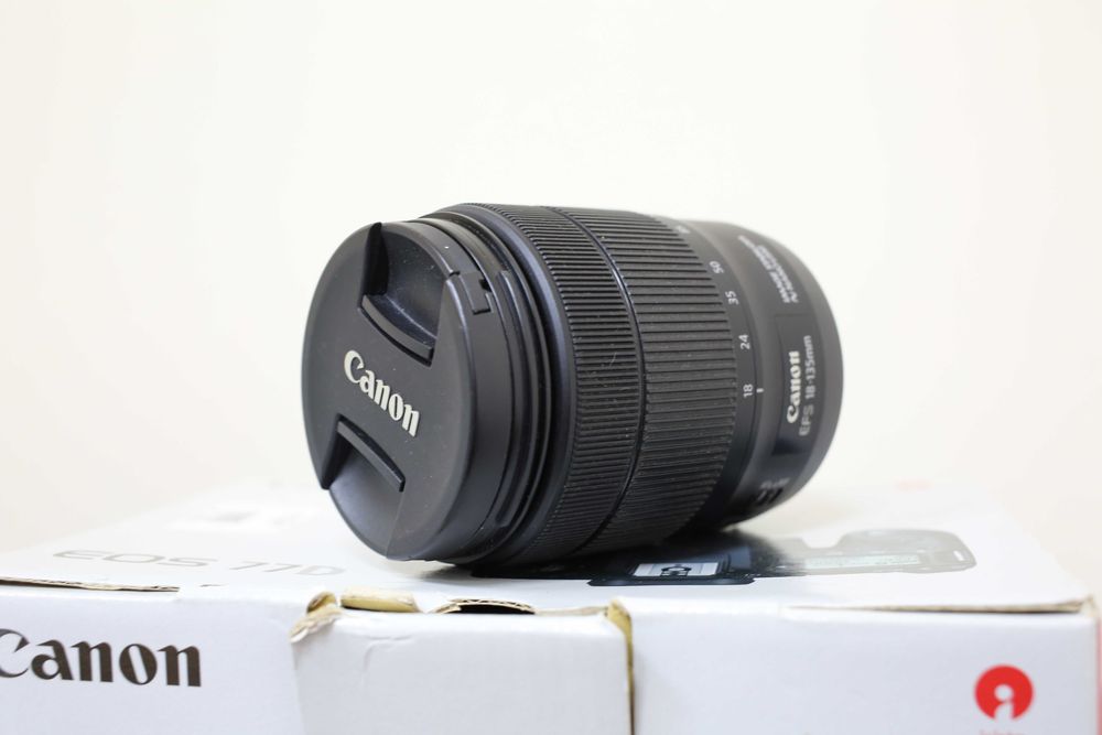 Aparat foto Canon 77D + Canon 18-135mm IS USM ideal vacanta & familie