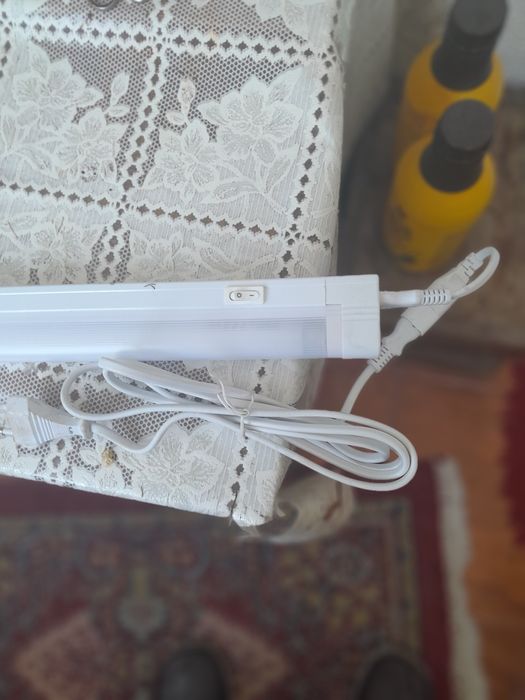 Vând foarte convenabil una lampa, + neon 21 vati 35 lei