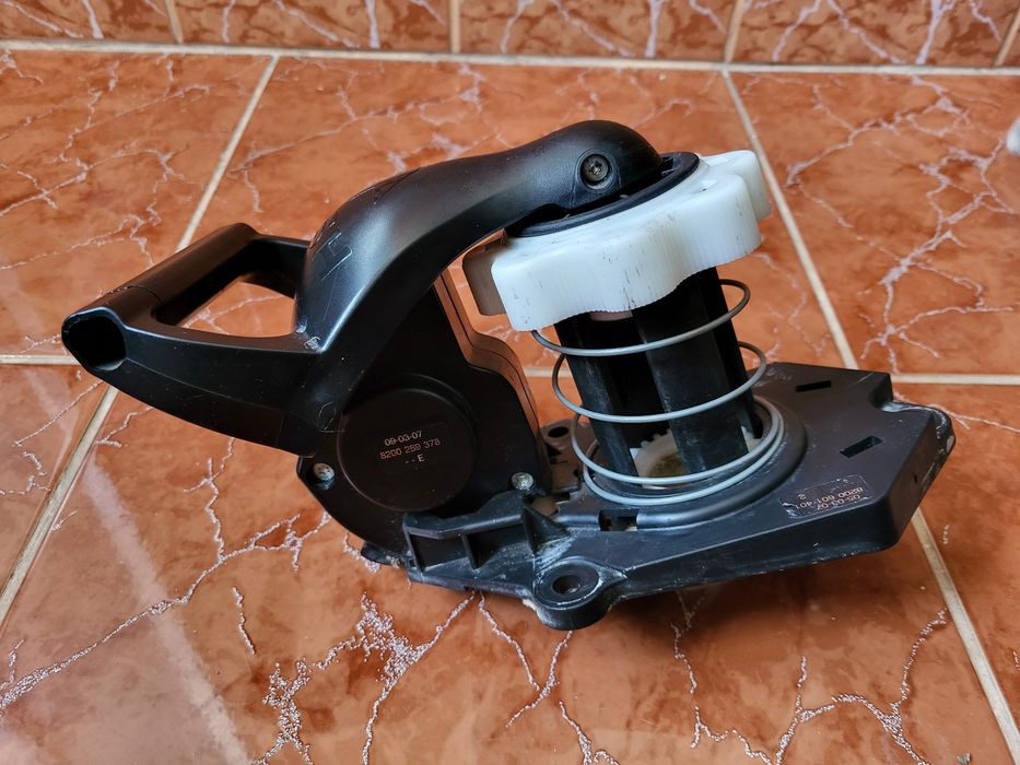 Macara Roata Rezerva Renault CLIO III  8200601401
