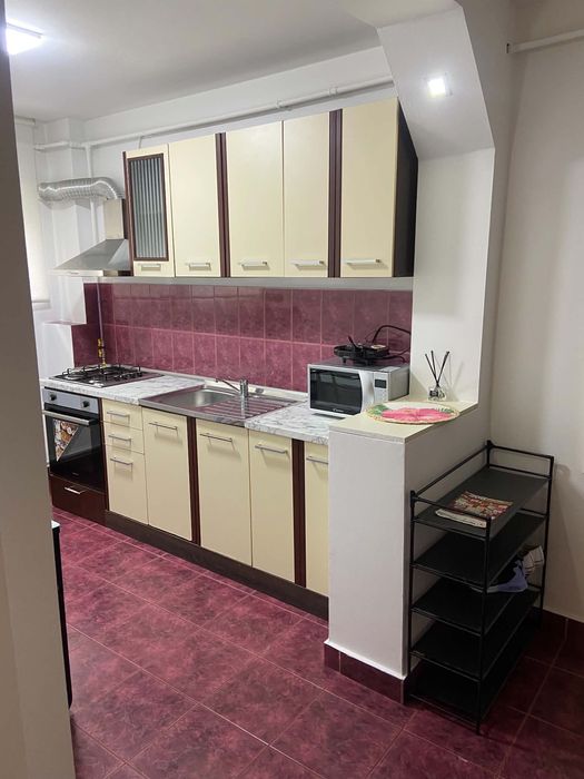 Apartament de inchiriat zona centrala cu loc de parcare . Str General Christin tell