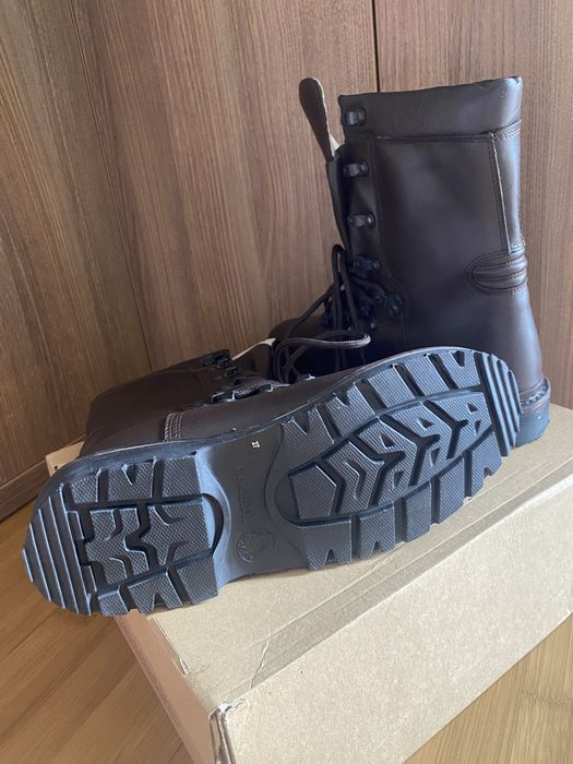 Bocanci maro, din piele, militari