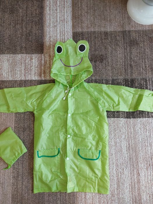 Плащ, дождевик детский. Размер 4-8 лет. Новый.