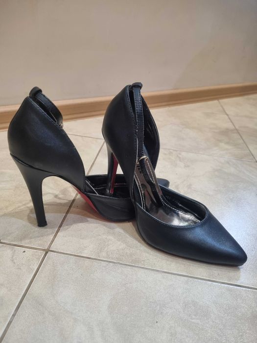 Официални обувки на ток