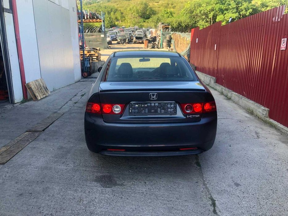 Dezmembram Honda Accord sedan 2005