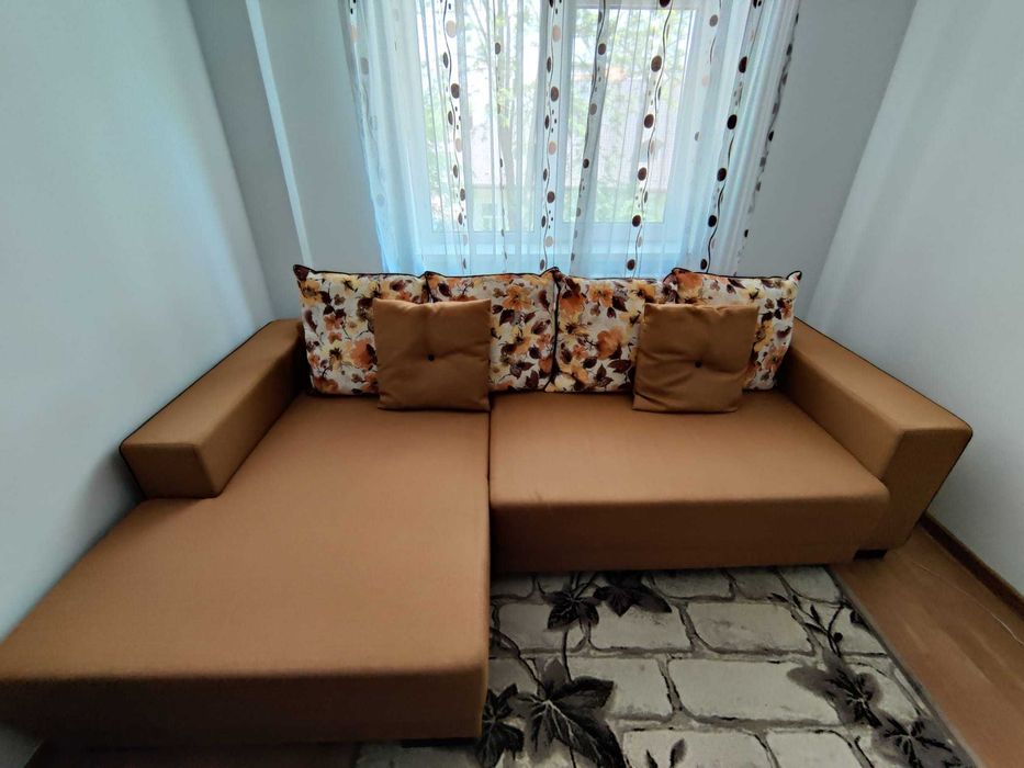 Canapea extensibila cu 3 locuri