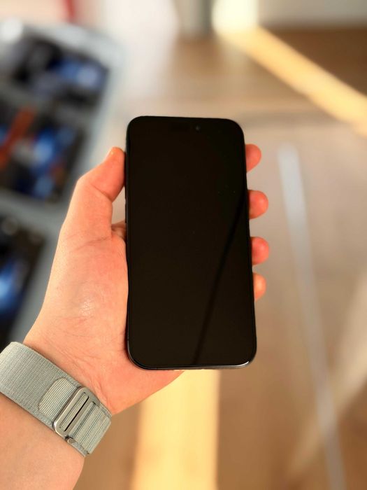 Apple Iphone 15 pro black titanium - 128 gb -