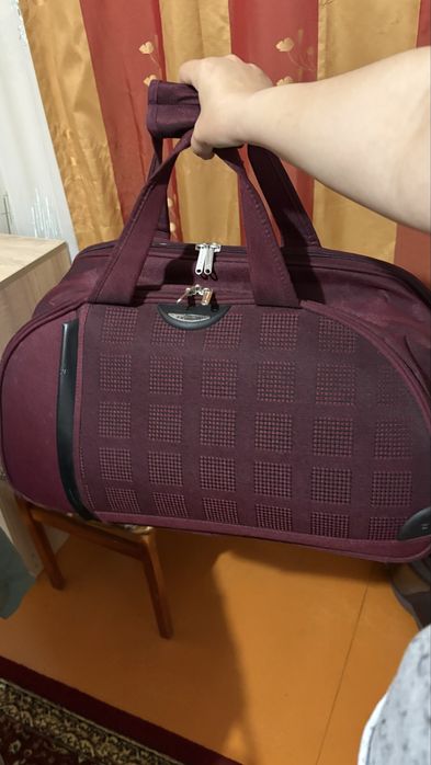 Продам чемоданы в хорошем состоянии