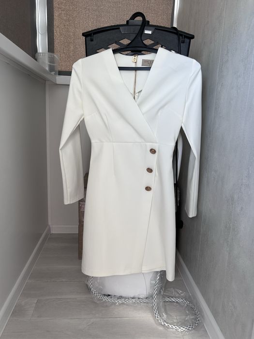 Продам белое платье