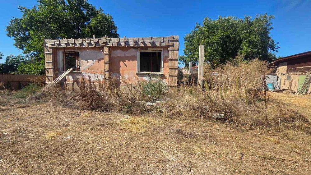 Къща с готови докумени в село Лесново