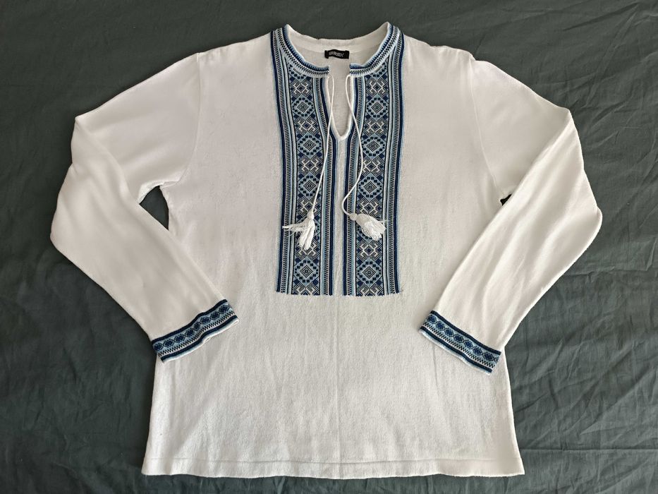 Бродерирана памучна риза в украински стил. Вишиванка.