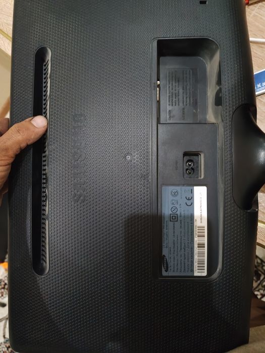 Monitor Samsung 19 sotiladi
