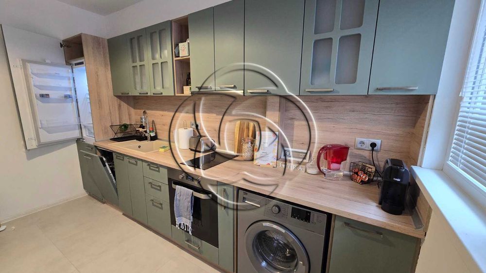 Дава се под наем Тристаен апартамент в София, Център - 75 кв.м за 1000 € - Снимка #1