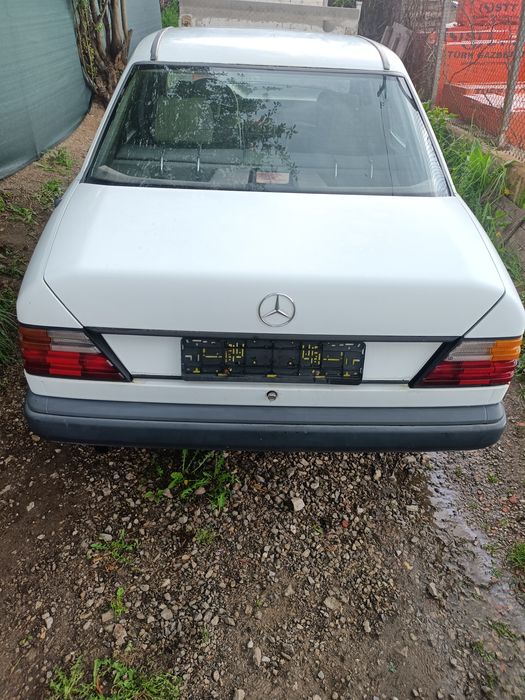 На части Мерцедес 124