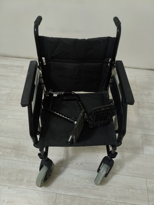 Продам  инвалидную коляску