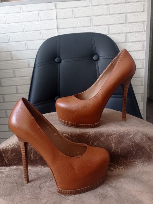 Продам туфли каждые по 2500