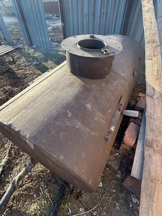 цистерна 2тонны б/у