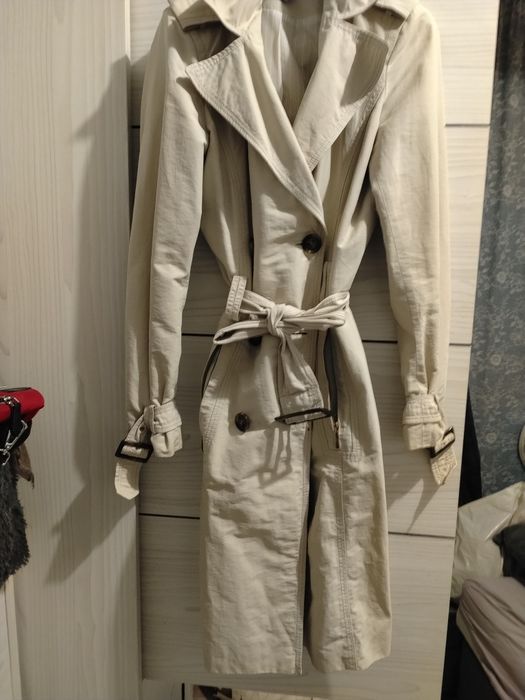 Trench Zara aproape nou extrem de elegant pt zilele ploiase