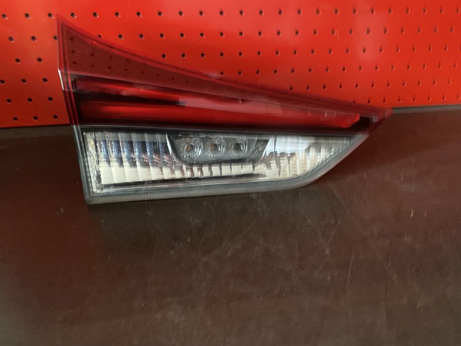 Stop stanga pe haion bec si led Toyota Auris Break an 2015-2018