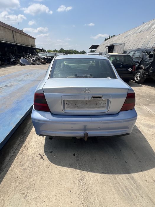 Opel Vectra B 2.0 НА ЧАСТИ