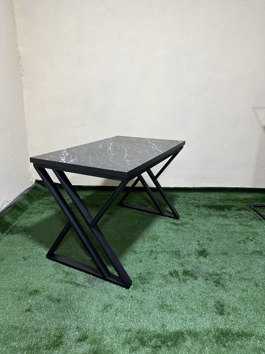 Стол в стиле лофт