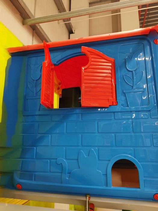 Цветна детска къщичка